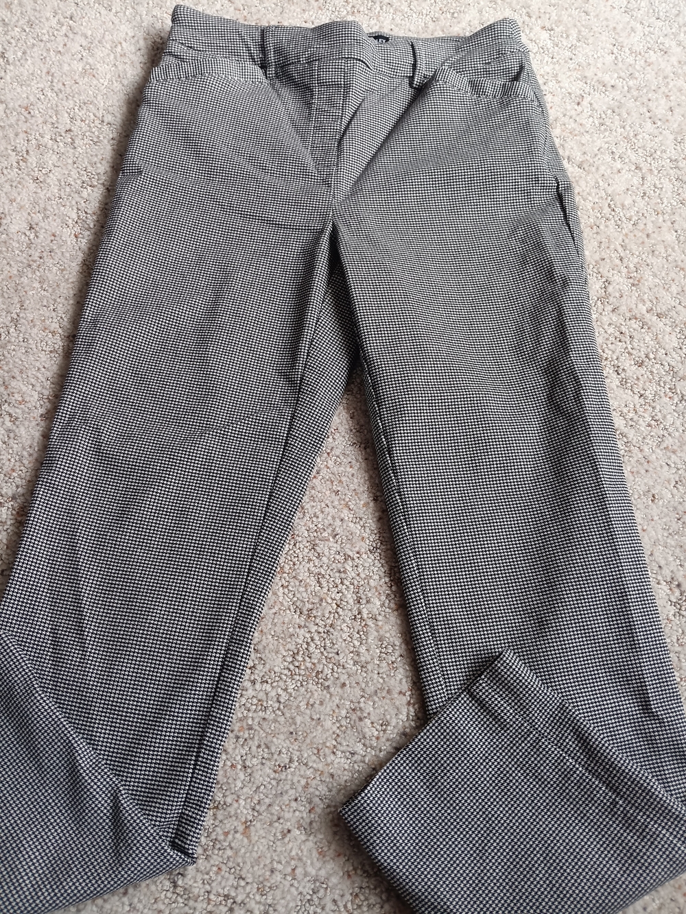 Hilary Radley Black and White Micro-Check Dress Pants. Its M Small.